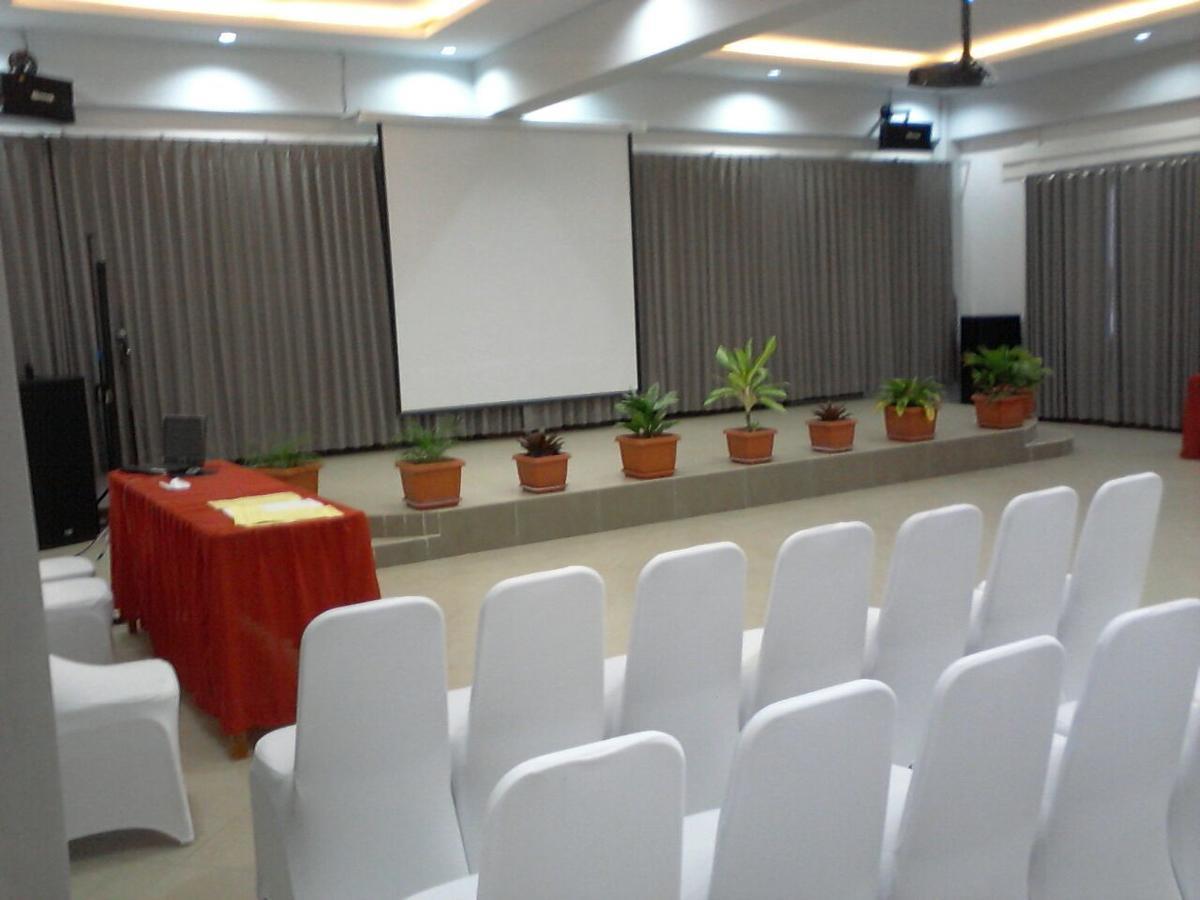 Alibaba Hotel Pangkalanbuun Extérieur photo